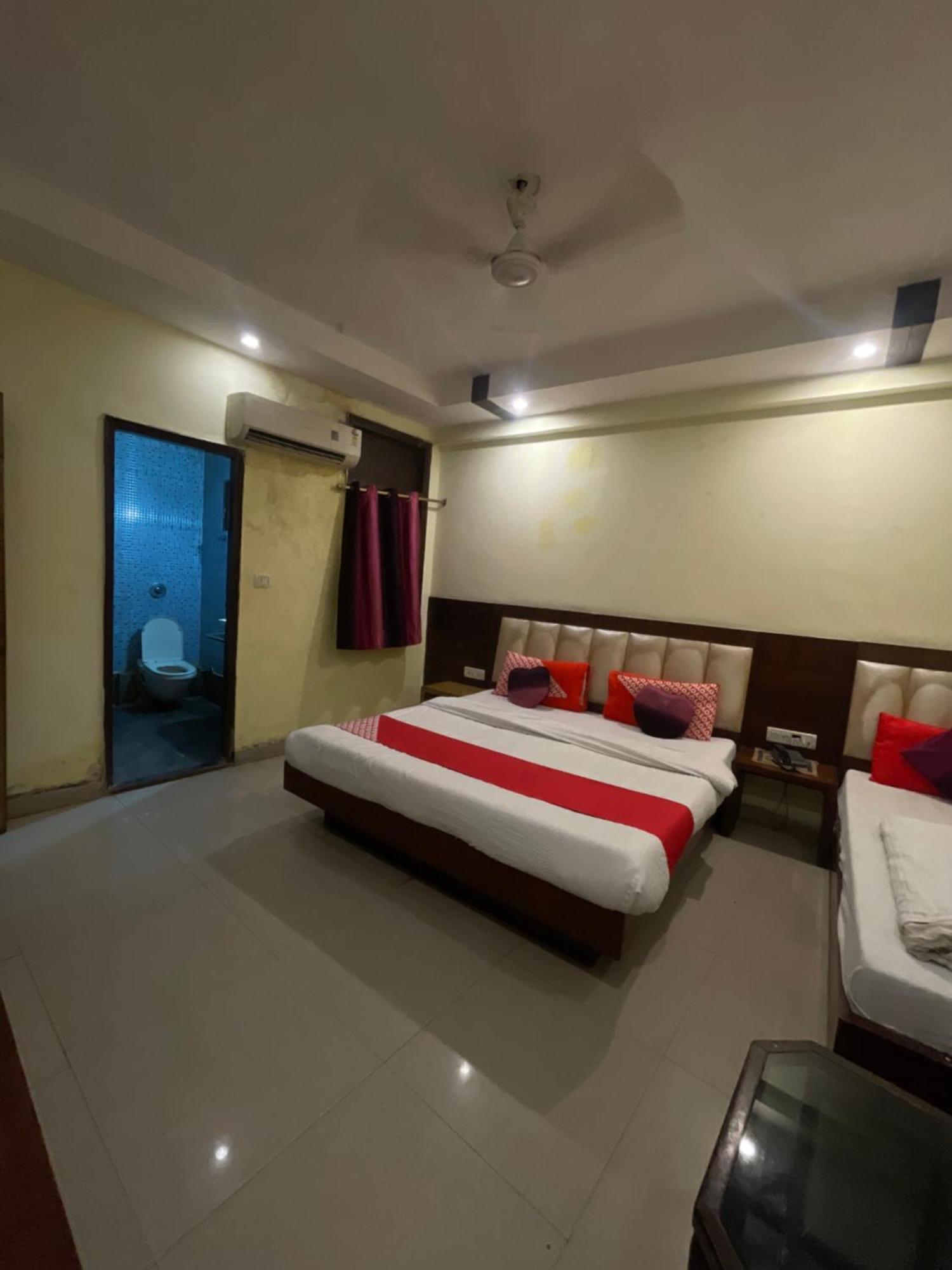 Hotel Golden Gate New Delhi Exterior photo