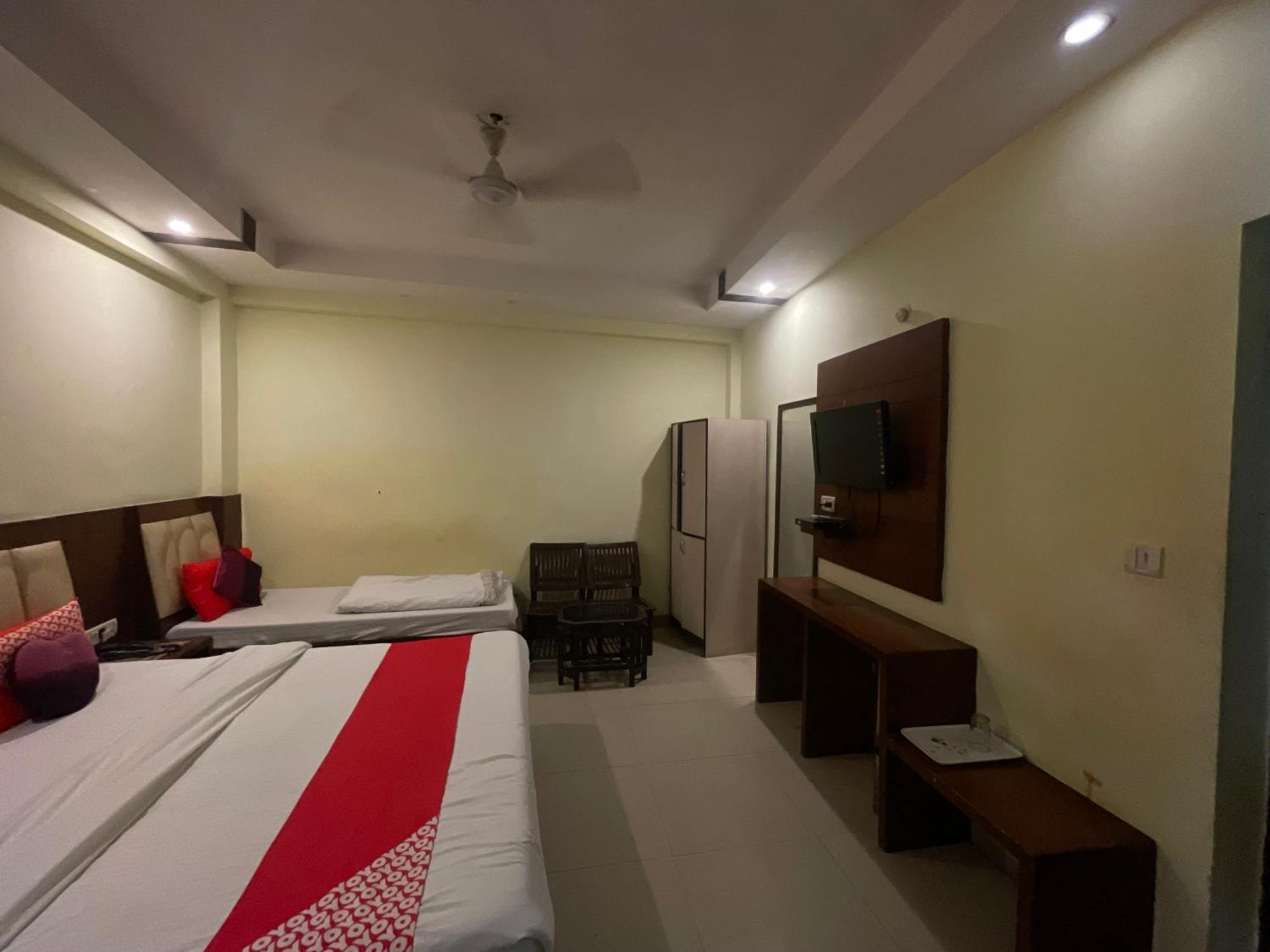 Hotel Golden Gate New Delhi Exterior photo